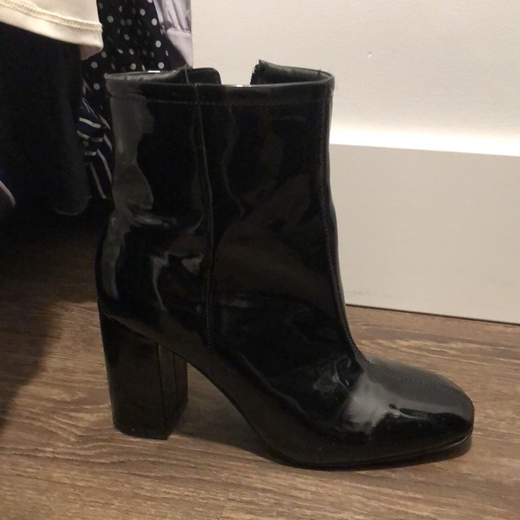 Urban Outfitters black heeled boots - Picture 2 of 4